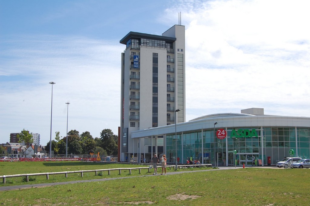 Martin & Co Poole 1 bedroom Apartment Let in Flat 4 Harbour Sail, 71