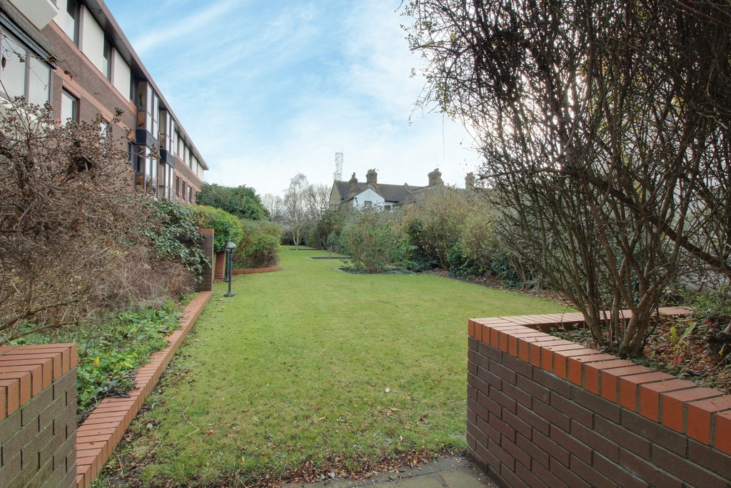 Martin & Co Southend-on-Sea 1 bedroom Flat To Let in ...