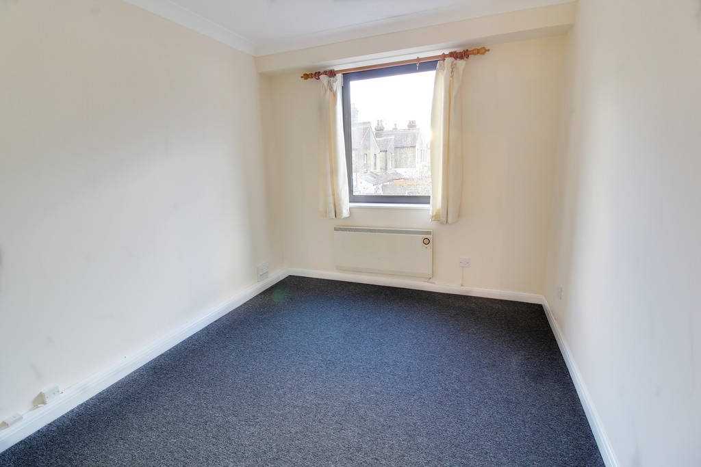 Martin & Co Southend-on-Sea 1 bedroom Flat To Let in Napier Court ...