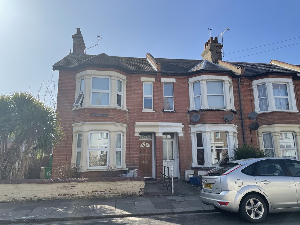 Martin & Co SouthendonSea 2 bedroom Ground Floor Flat Let in