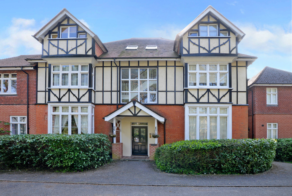 Martin & Co Camberley 1 bedroom Apartment Let Agreed in North Minden