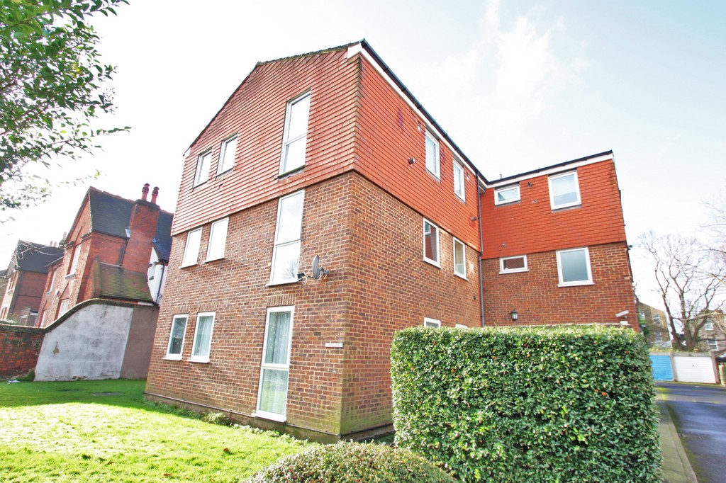 Martin & Co Croydon 1 bedroom Flat Let in Brook House, 33 Havelock Road