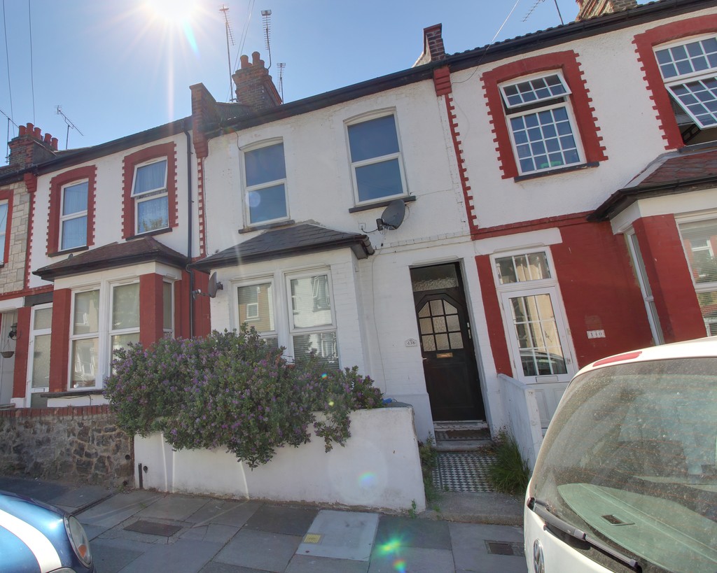 Martin & Co SouthendonSea 1 bedroom Flat Let Agreed in Tintern Avenue