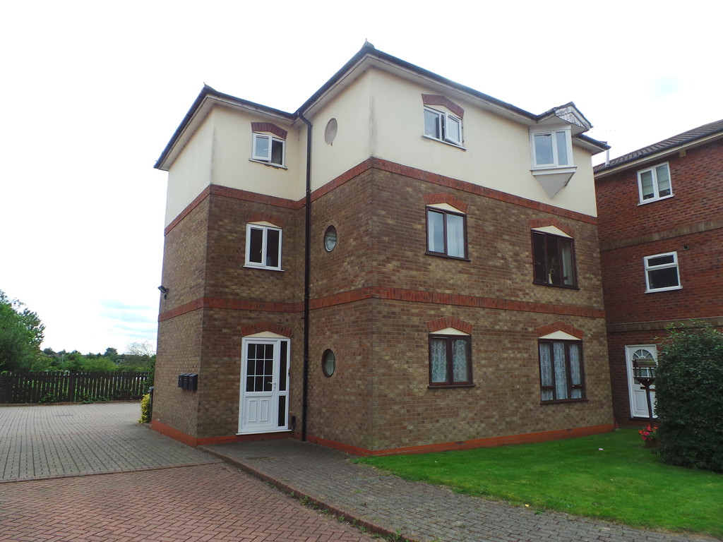 Martin & Co Gainsborough 2 bedroom Flat Let in Henley Court, Gainsborough