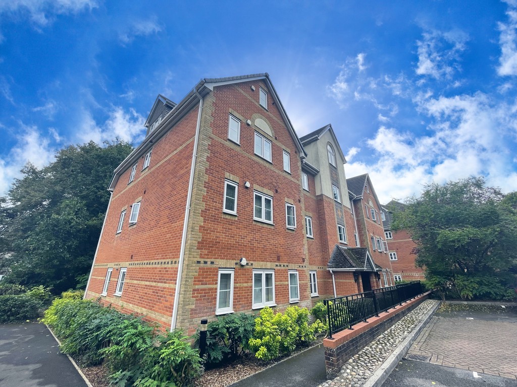 Martin & Co Basingstoke 2 bedroom Apartment Let in Basingstoke