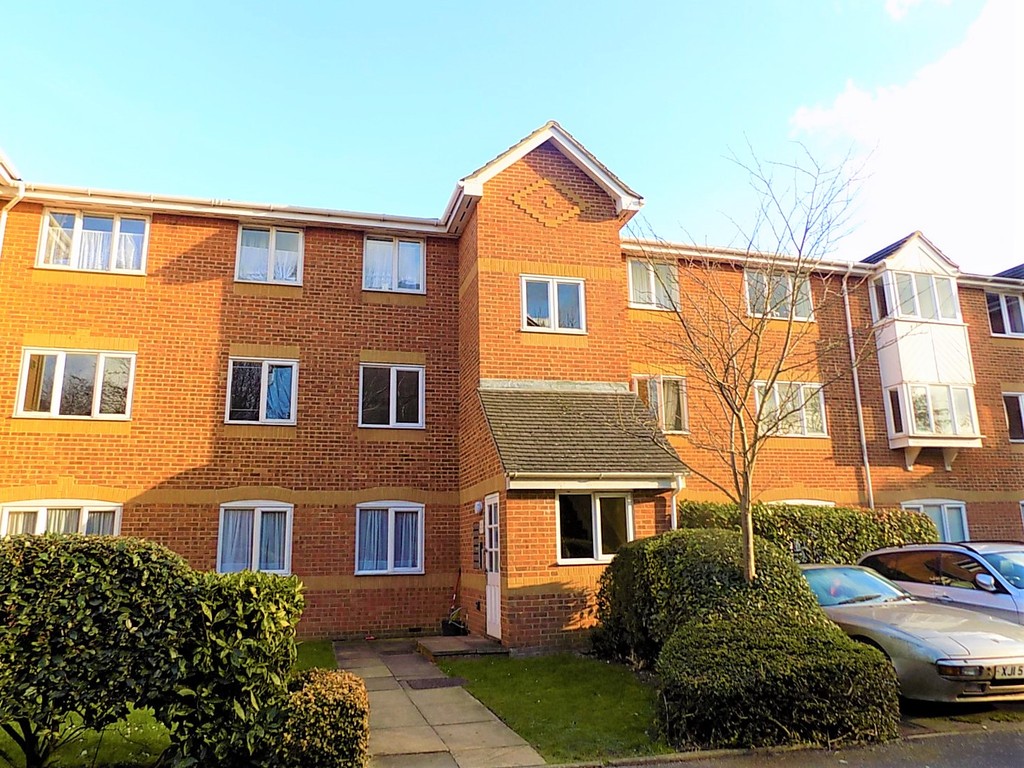 Martin & Co Aldershot 1 bedroom Ground Floor Flat Let in Ascot Court