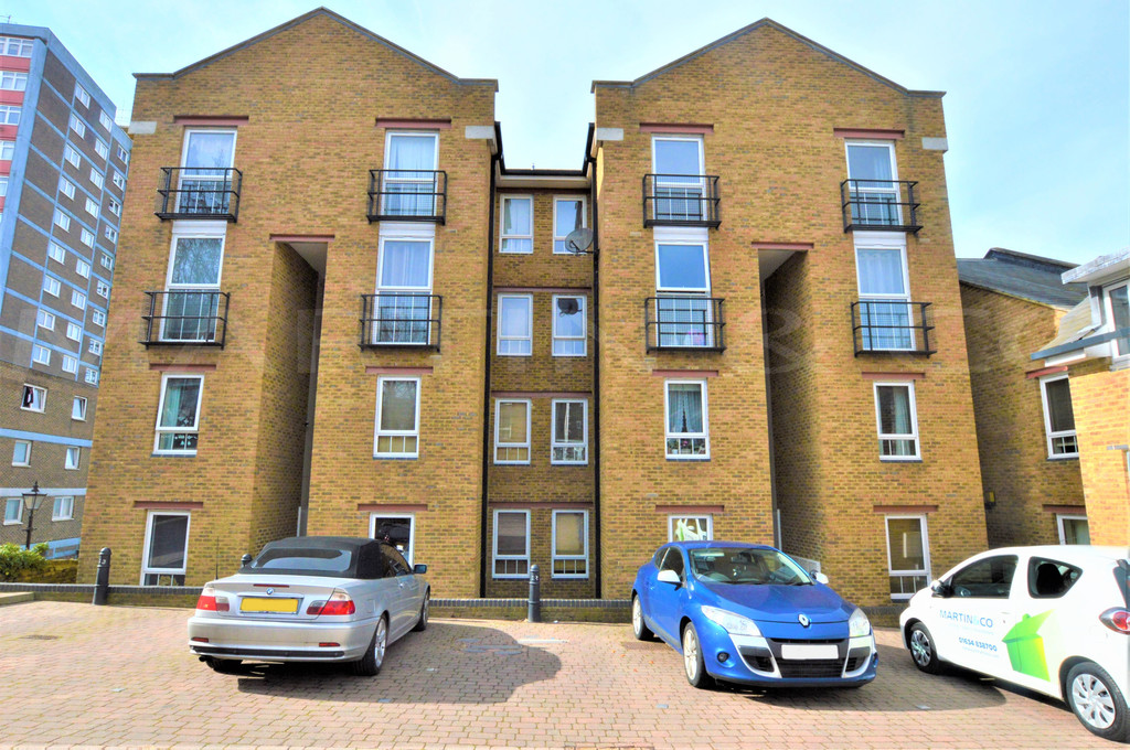 Martin & Co Medway 2 bedroom Flat To Let in Brompton, Gillingham