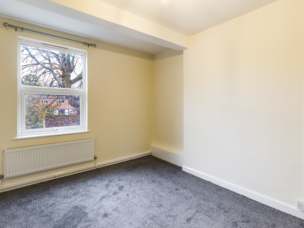 Martin & Co Crawley 2 bedroom Flat Let in Western Parade, Woodhatch