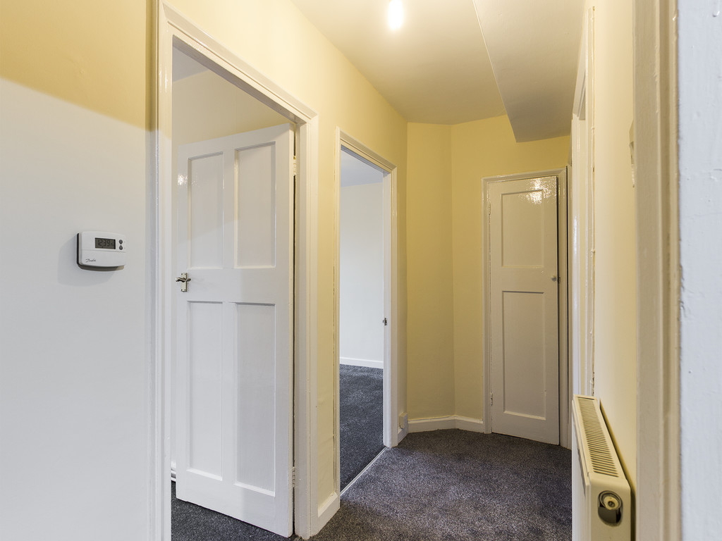 Martin & Co Crawley 2 bedroom Flat Let in Western Parade, Woodhatch