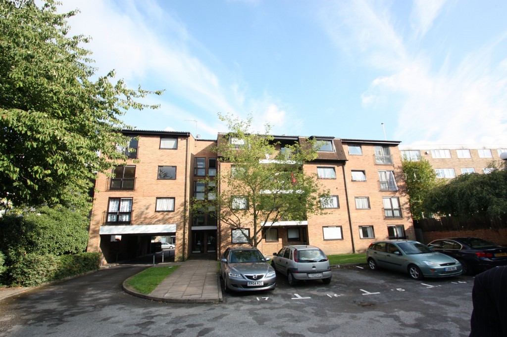 Martin & Co Croydon 1 bedroom Flat Let in Bramley Hill, South Croydon