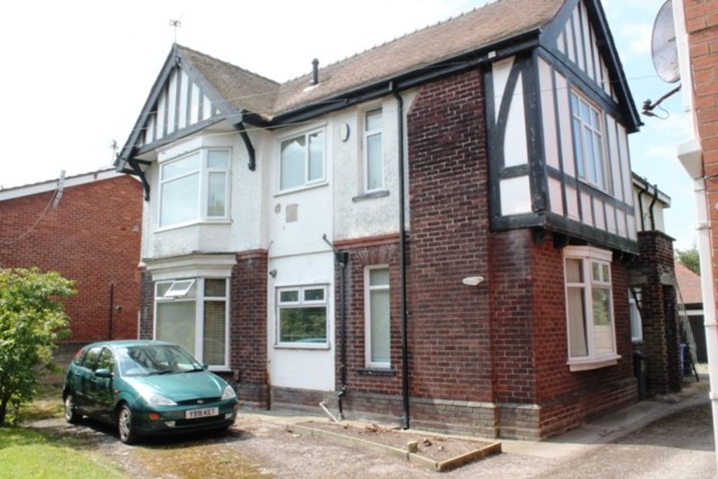 Martin & Co Widnes 2 bedroom Ground Floor Flat to rent in Hollybank Court, Highfield Road