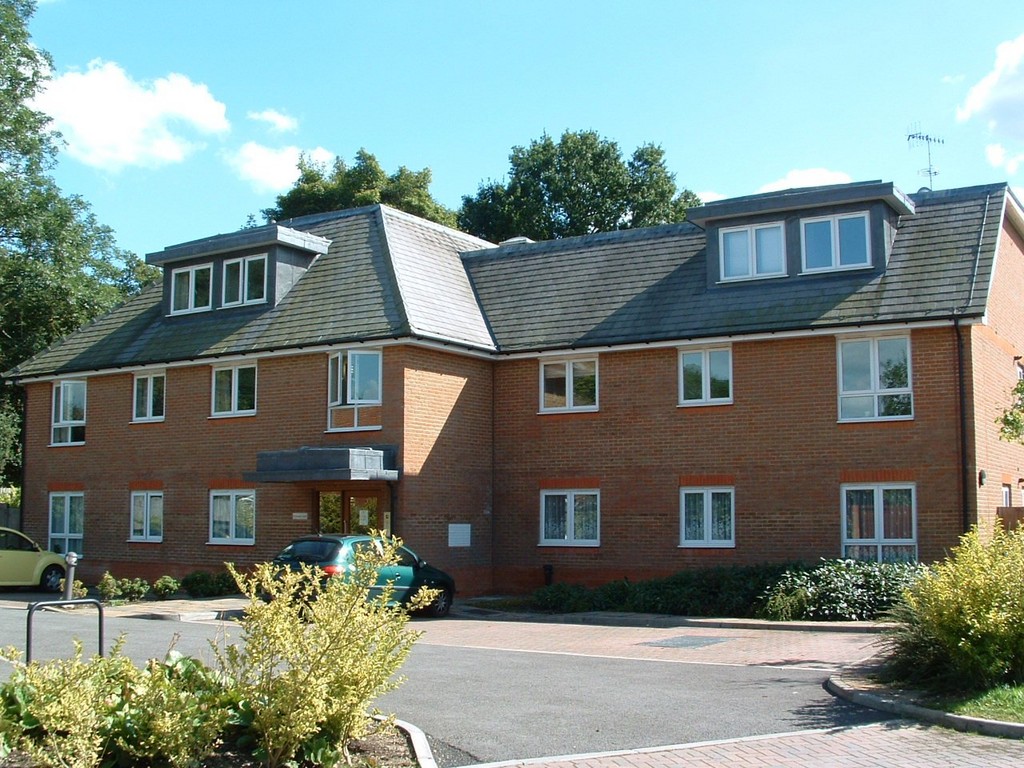 Martin & Co Guildford 2 bedroom Apartment Let in Primrose Court, Mallow ...