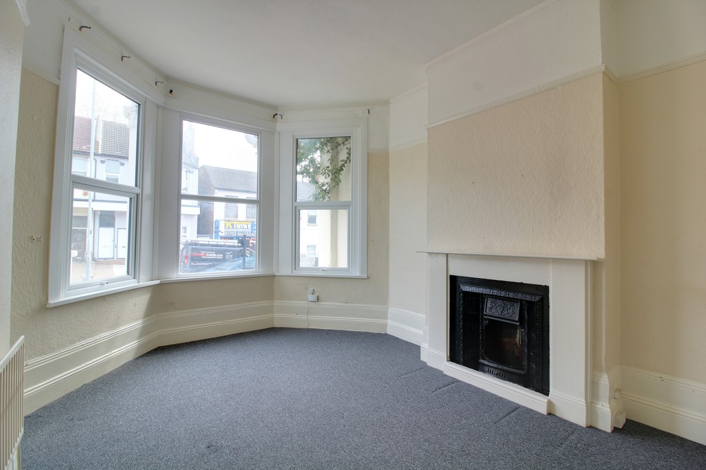 Martin & Co SouthendonSea 1 bedroom Ground Floor Flat Let in