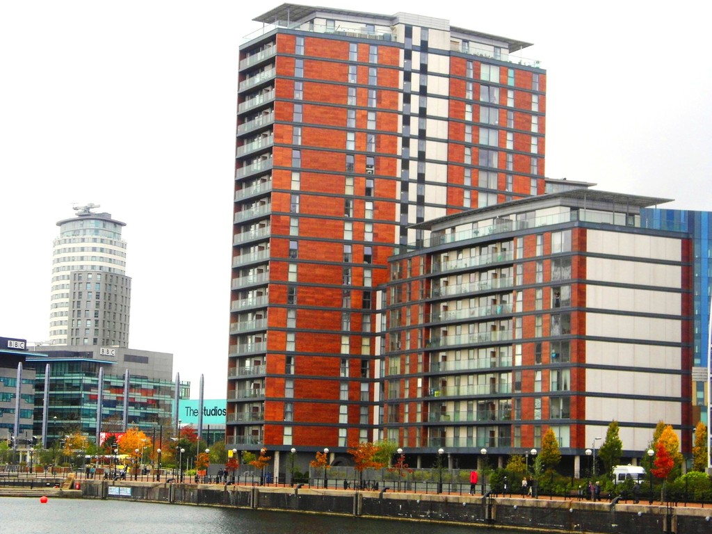 Martin Co Manchester Central 2 Bedroom Apartment To Rent In City City Lofts Salford Quays M50 Image 1