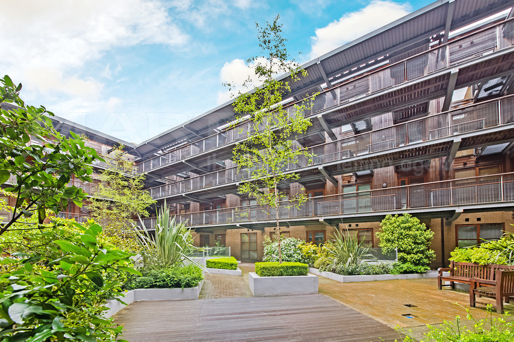 Martin & Co Chelsea 2 bedroom Apartment Let in Bannister Road, Kensal Rise