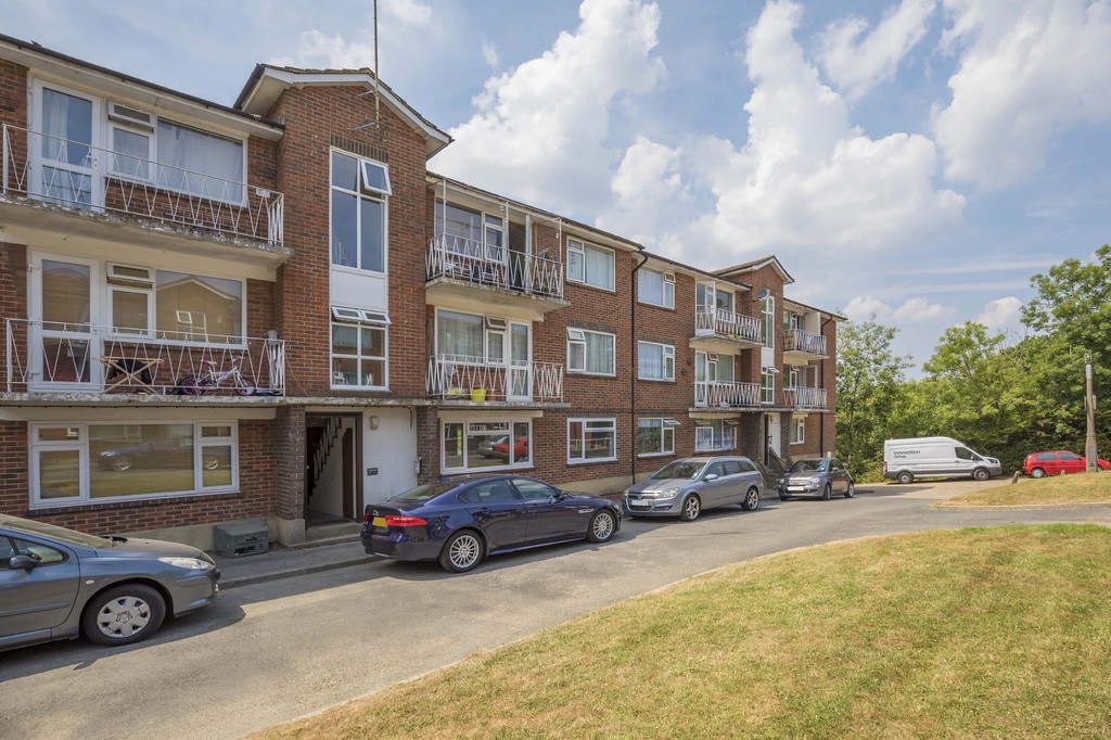 Martin & Co Burgess Hill 2 bedroom Flat Let in Keymer Court,