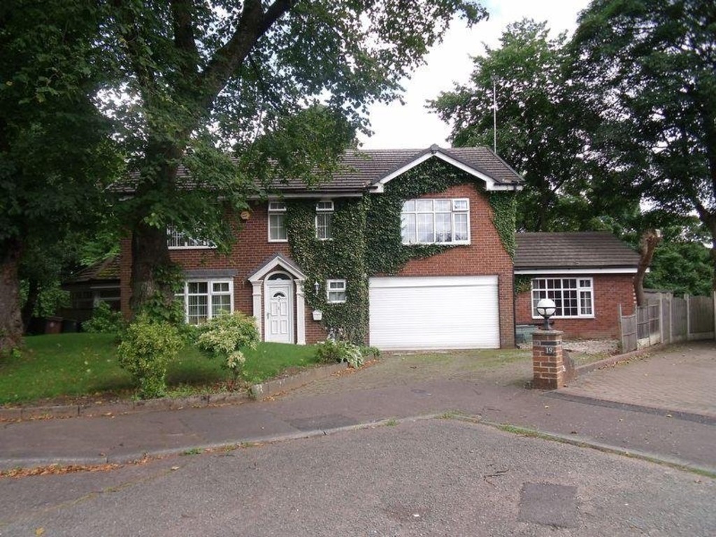 Martin & Co Rochdale 4 bedroom Detached House Let in Brooklands Court
