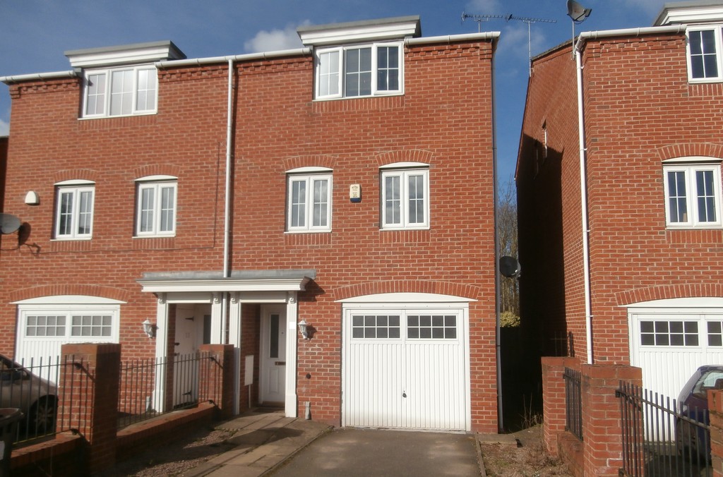 Martin Co Wolverhampton 4 Bedroom Town House Let In