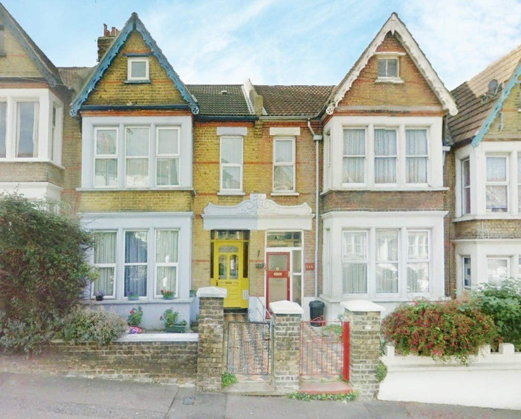 Martin & Co SouthendonSea 2 bedroom Ground Floor Flat Let in York