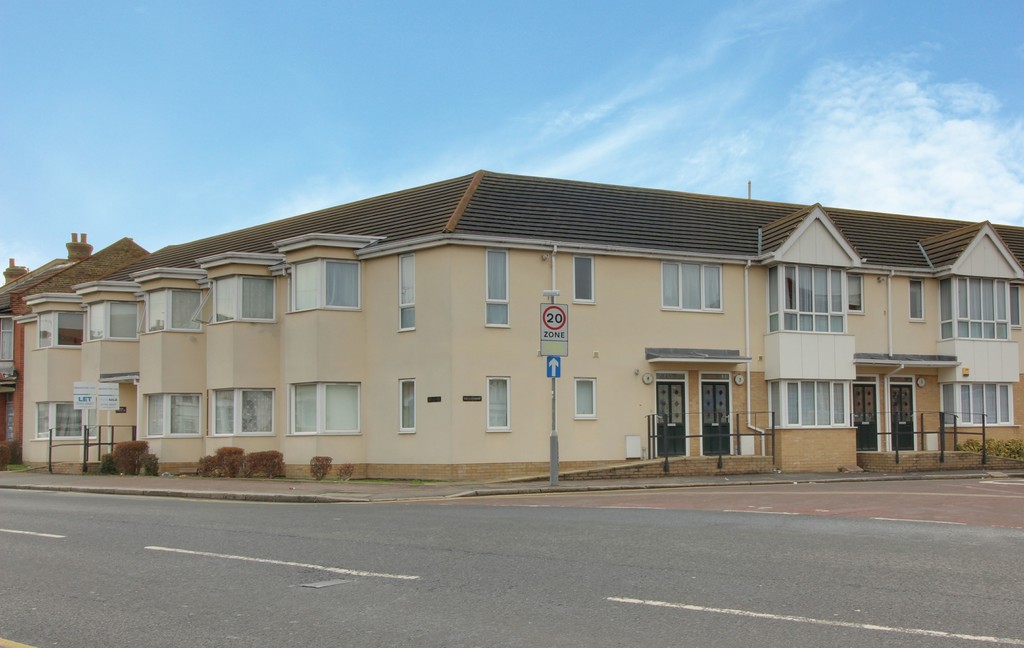 Martin & Co SouthendonSea 2 bedroom Ground Floor Flat Let in West