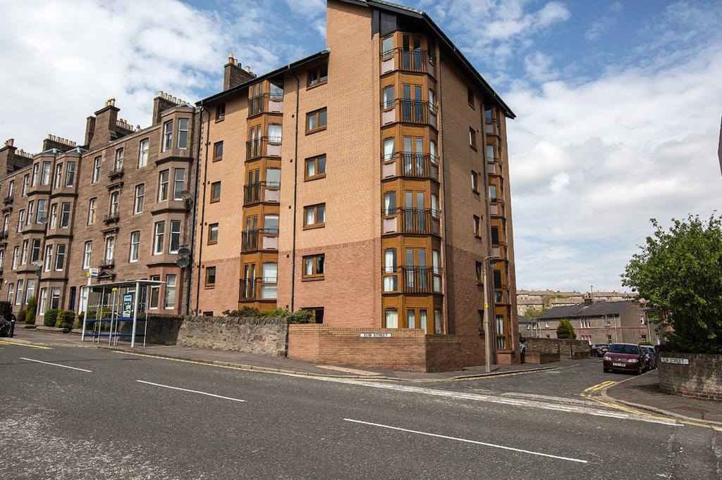 Martin & Co Dundee 2 bedroom Flat Let in Elm Street, Dundee