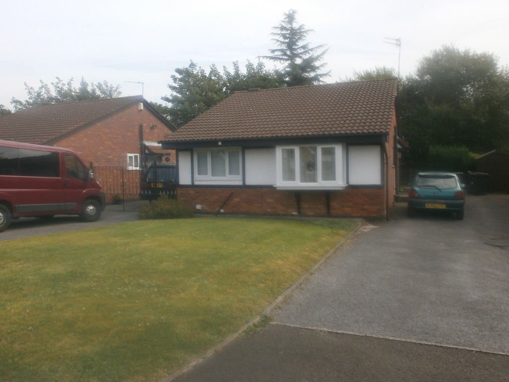 Martin & Co Stockport 2 bedroom Detached Bungalow Let in Old Oak Drive