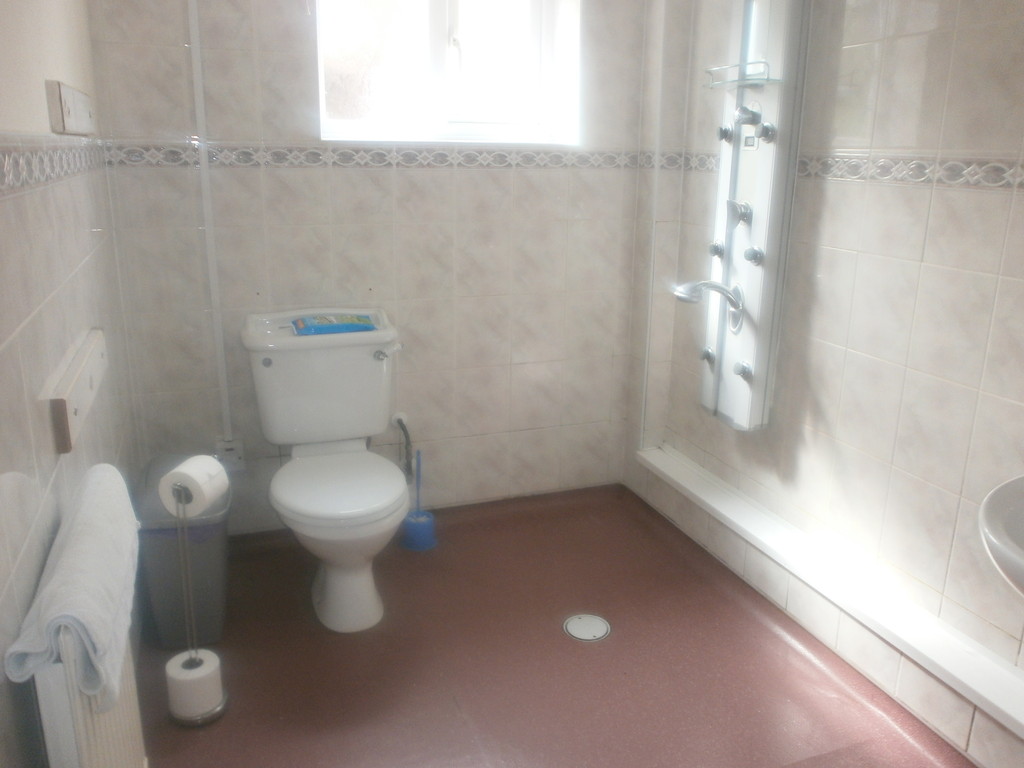 Martin & Co Stockport 2 bedroom Detached Bungalow Let in Old Oak Drive