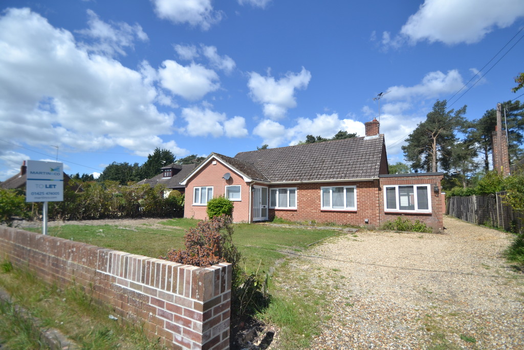 Martin & Co Ringwood 3 bedroom Detached Bungalow Let in Ringwood