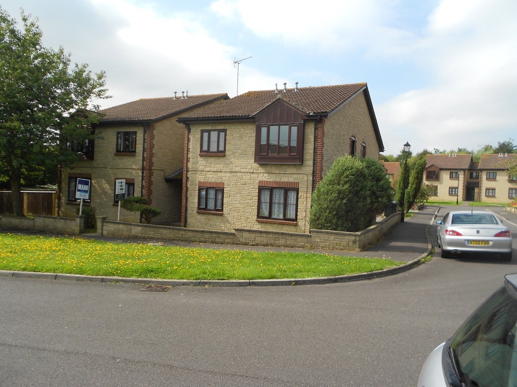 Martin & Co Yeovil 1 bedroom Ground Floor Flat Let in Abbey Manor, Yeovil