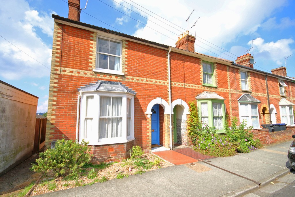 martin & co canterbury 3 bedroom end of terrace house to rent in st