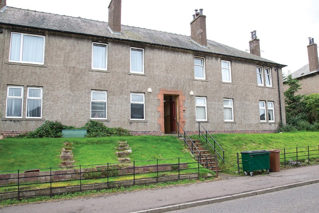 Martin & Co Dundee 3 bedroom Flat Let in Kerrsview Terrace, Dundee