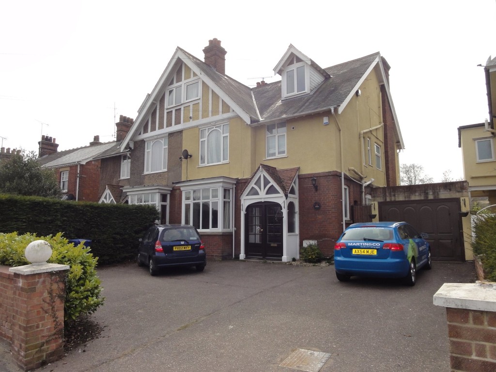 Martin & Co Bury St Edmunds 5 bedroom Town House Let in Fornham Road