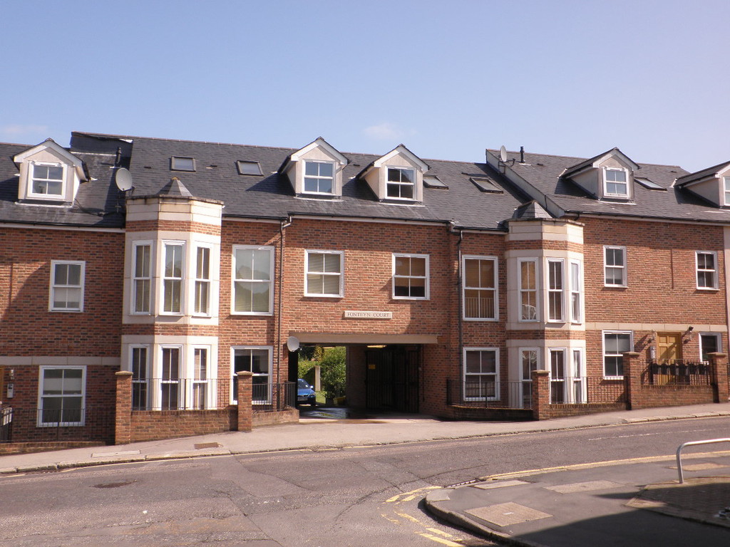 Martin & Co Redhill 2 bedroom Apartment Let in Lesbourne Road, Reigate