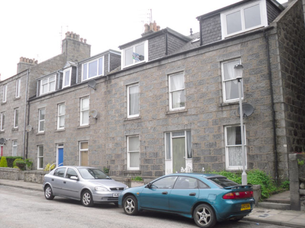 Martin & Co Aberdeen 2 bedroom Flat Let in Chestnut Row, Aberdeen