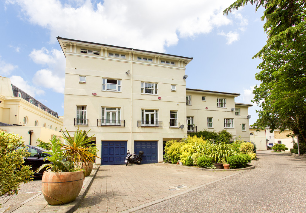 Martin & Co Balham 5 bedroom Town House Let in Henry Tate Mews, Streatham