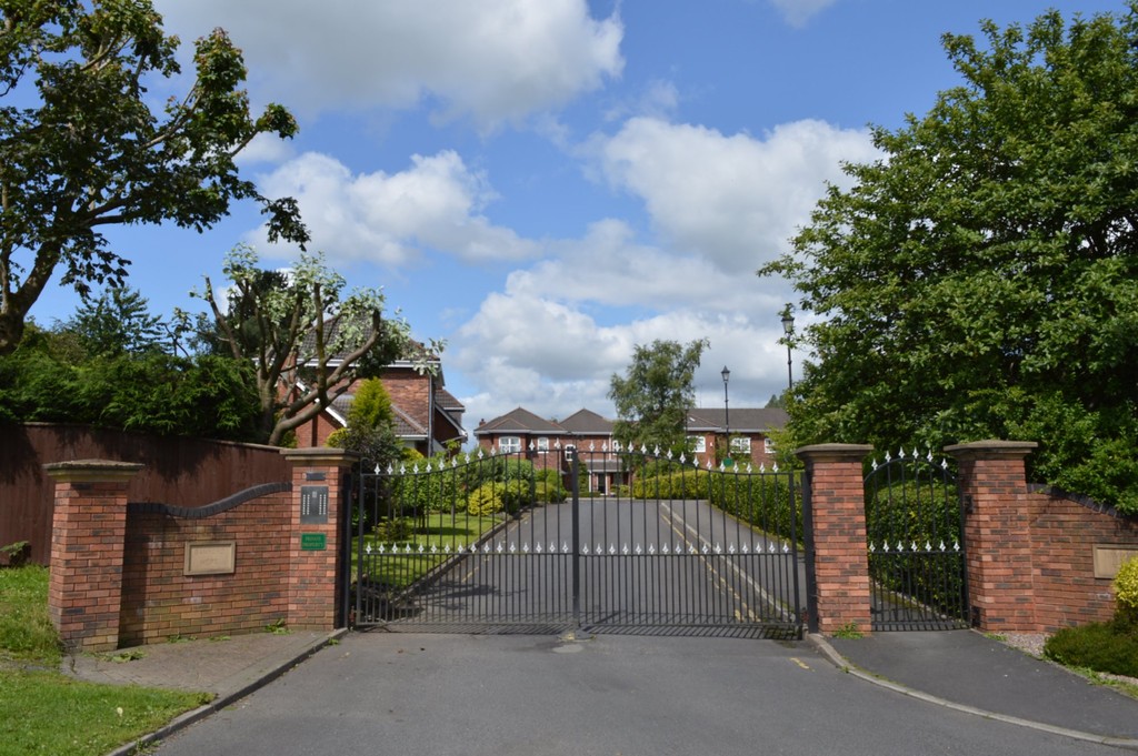 Martin & Co Rochdale 3 bedroom Penthouse Let in Bamford, Rochdale
