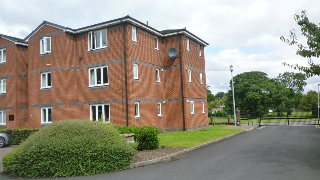 Martin & Co Macclesfield 2 bedroom Ground Floor Flat Let in Austin