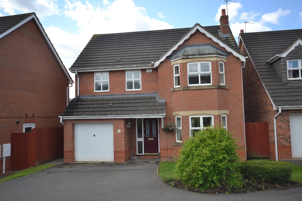 Martin Co Leicester 4 Bedroom Detached House Let In