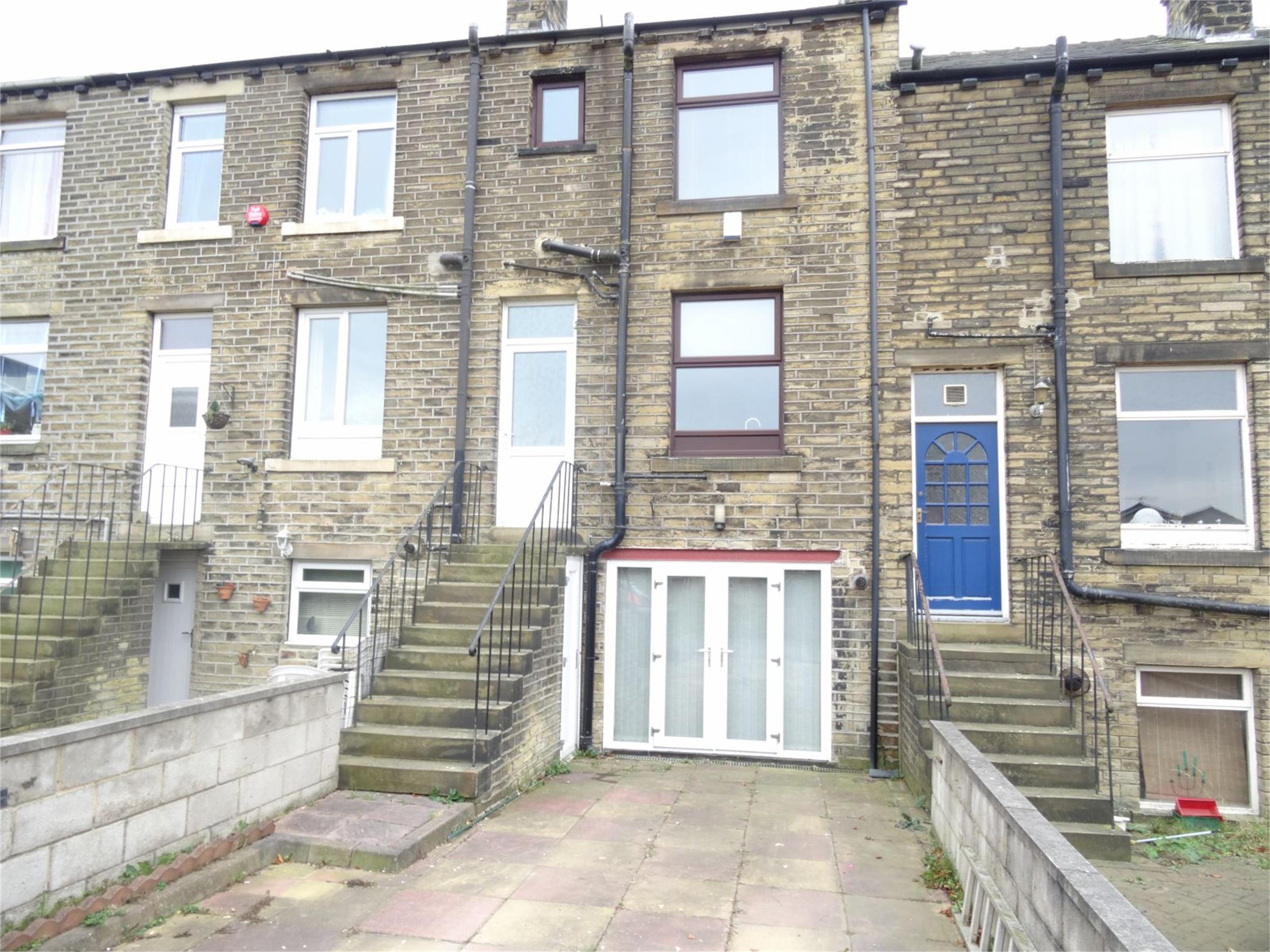 Whitegates Brighouse 3 bedroom House SSTC in Clifton Common, Clifton