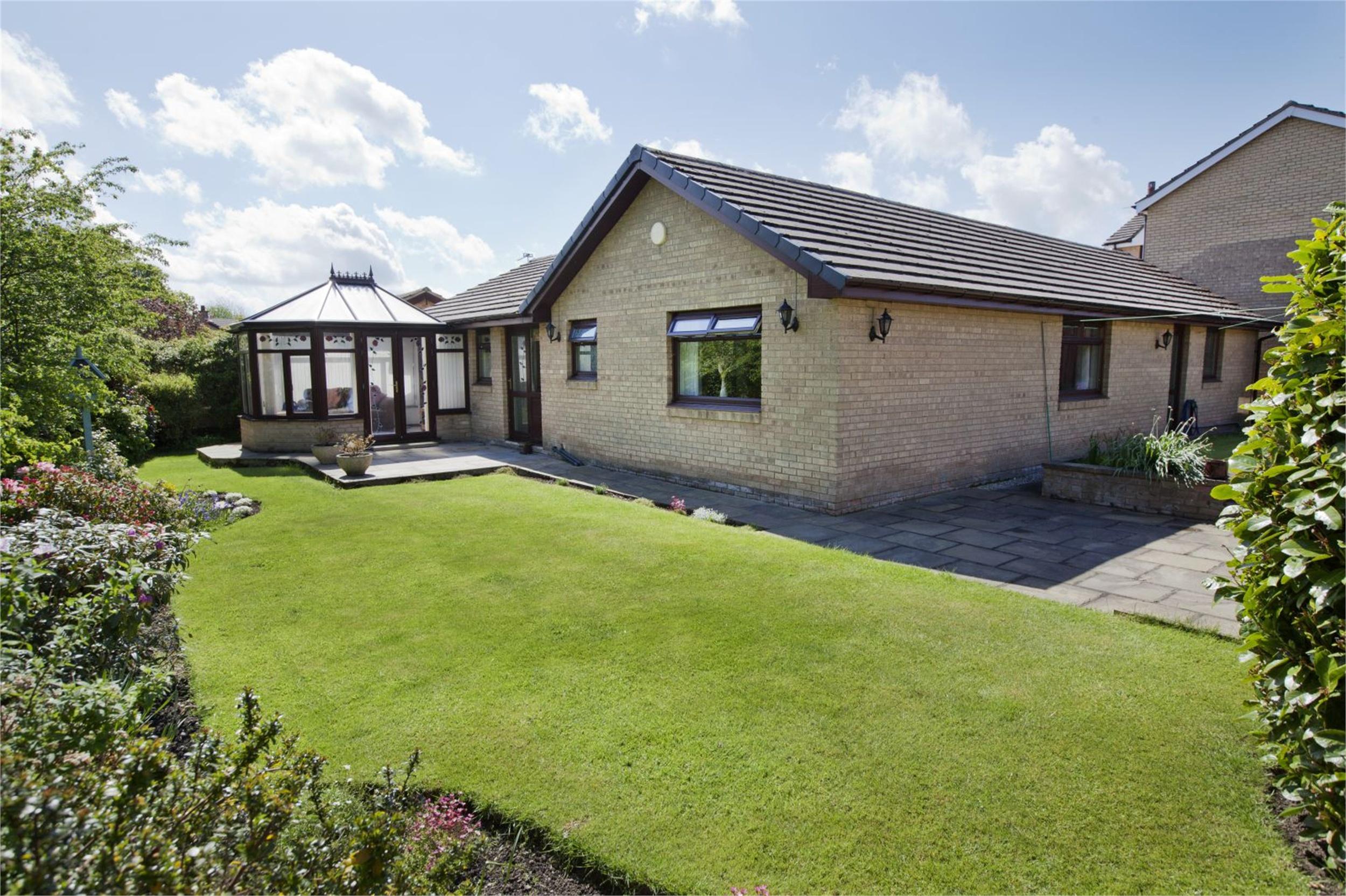 Whitegates Brighouse 3 bedroom Detached Bungalow SSTC in Warren Park