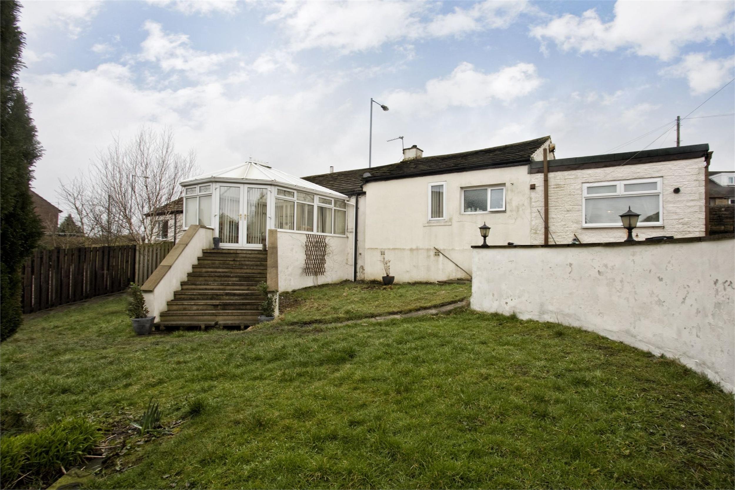 Whitegates Halifax 3 bedroom Detached House for sale in Brighouse & Denholme Gate Rd, SHELF