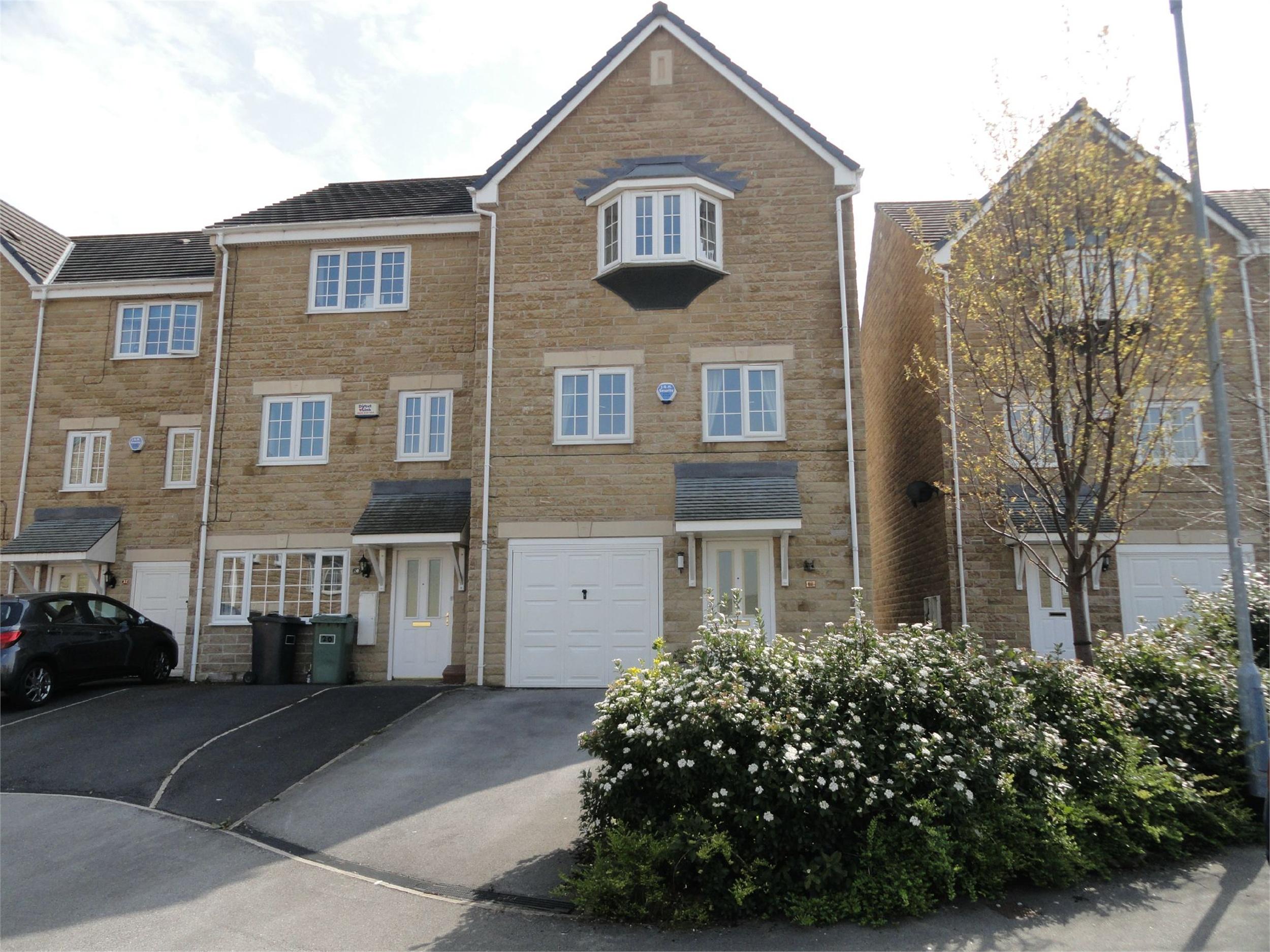 Whitegates Huddersfield 4 Bedroom Terraced House Sstc In Wood