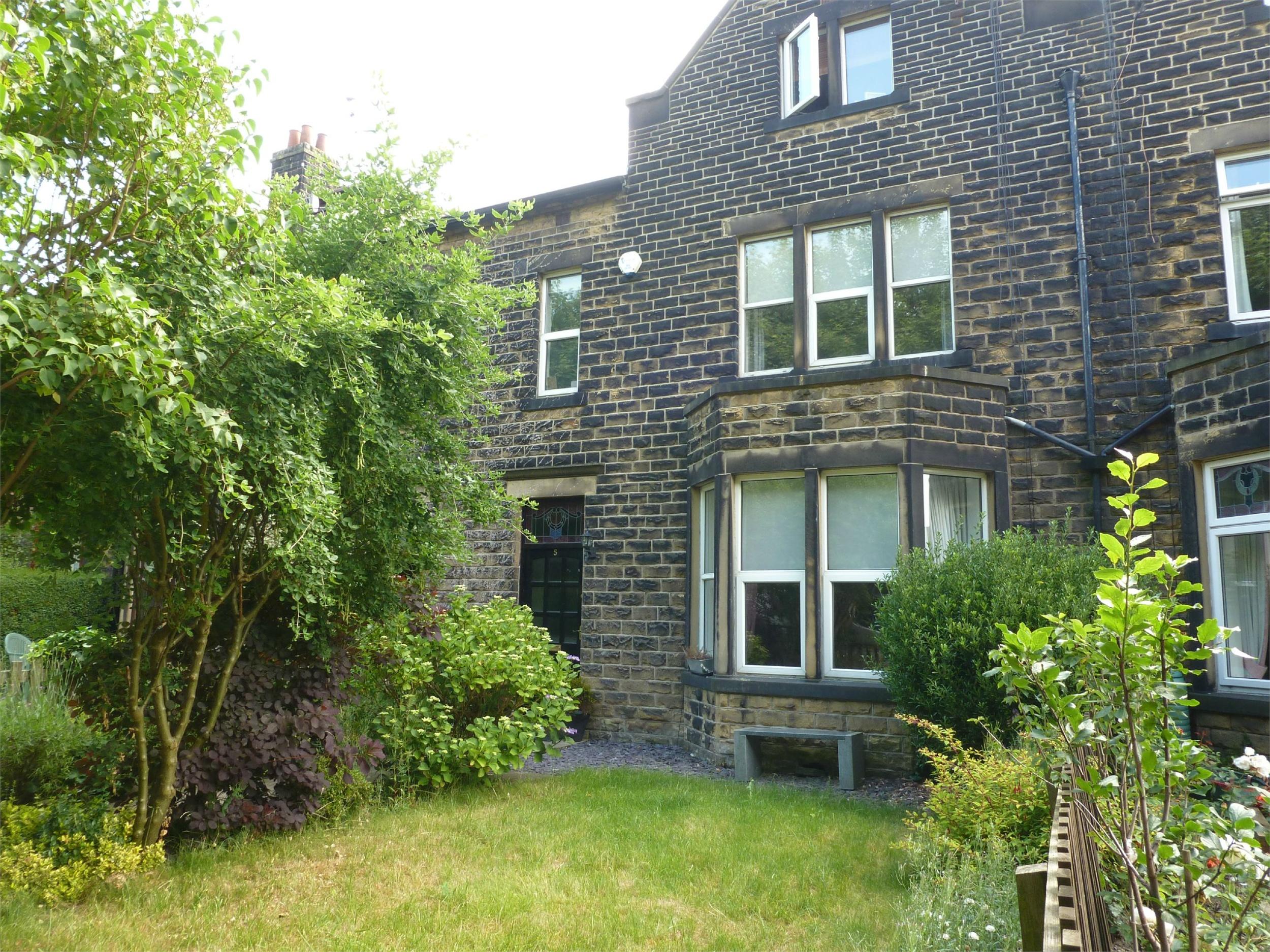 Whitegates Bramley 5 bedroom House To Let in Radcliffe Gardens, Pudsey