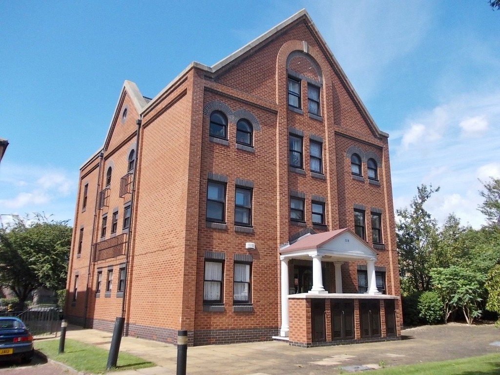 Martin & Co SouthendonSea 2 bedroom Flat Let in Marks Court, Southend