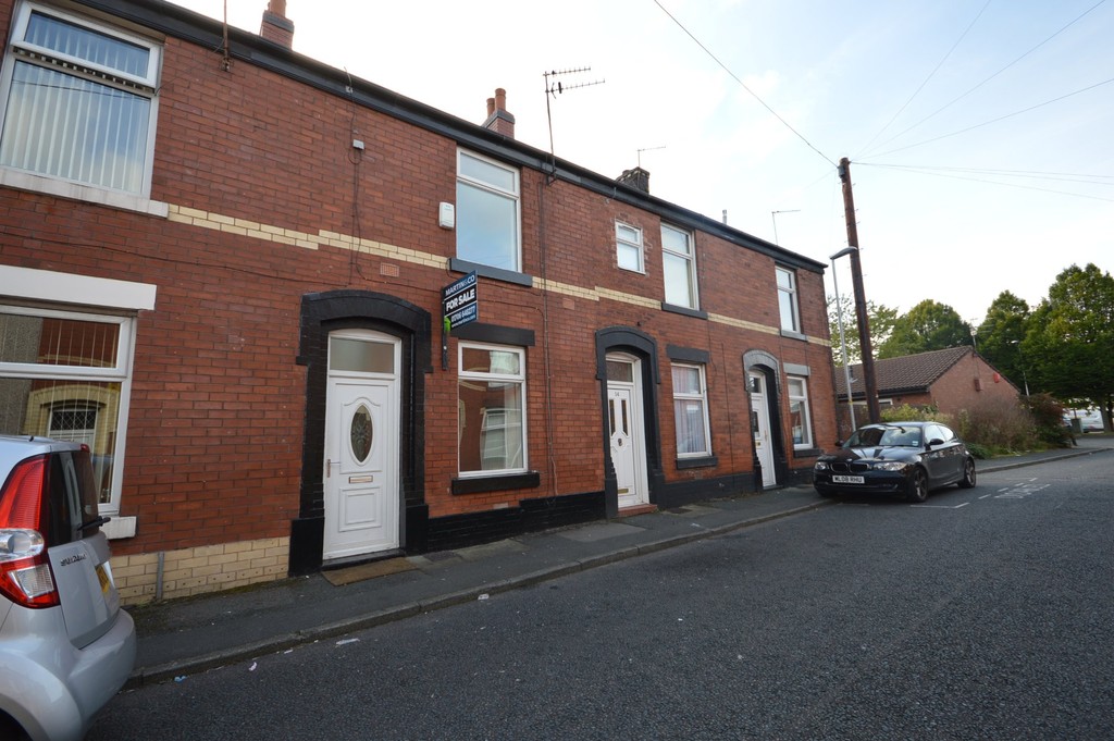 Martin & Co Rochdale 2 bedroom Terraced House Let in Castleton, Rochdale