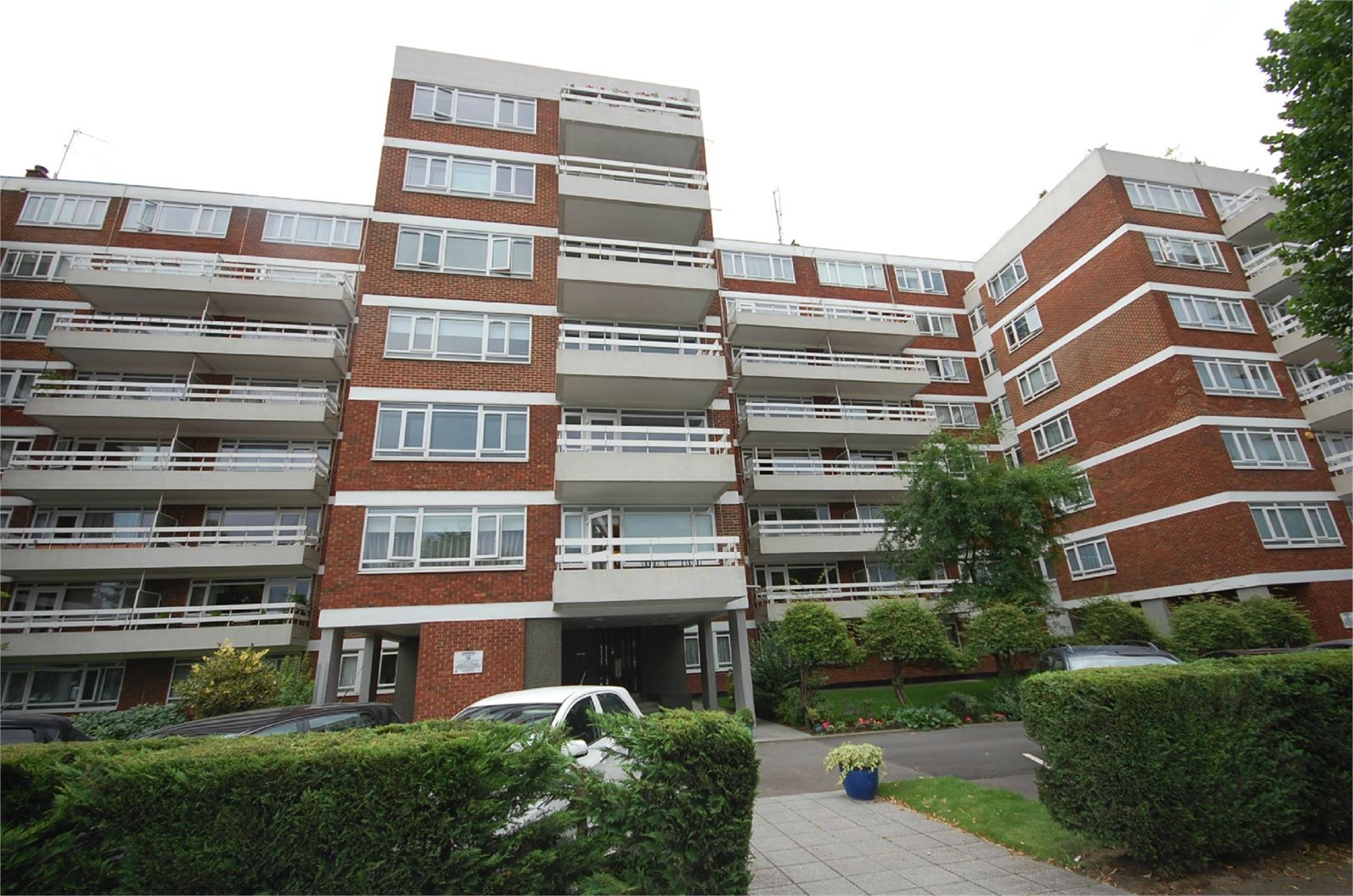 Ellis & Co Finchley 2 bedroom Flat SSTC in Mayflower Lodge ...