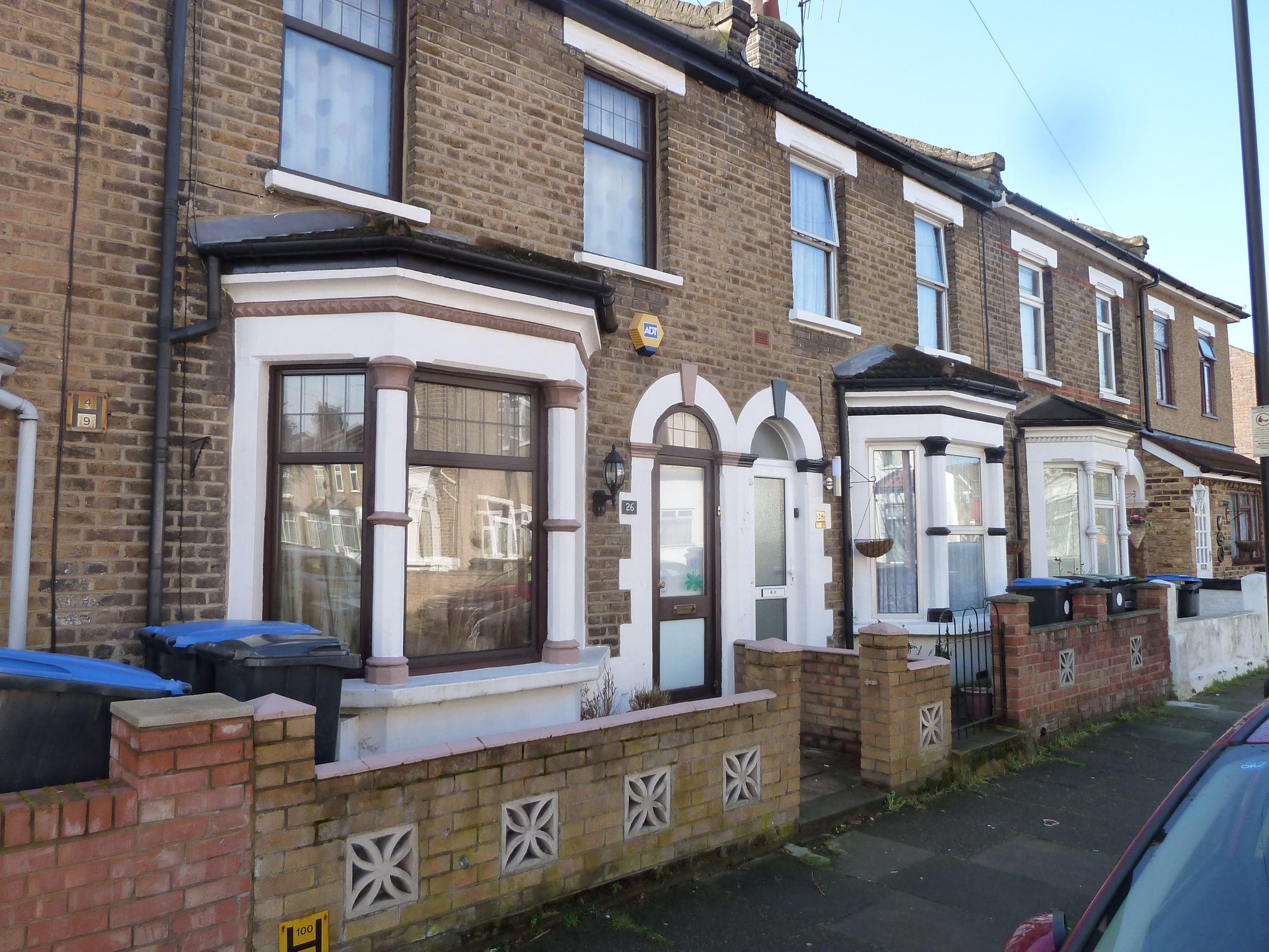 3 Bed House In Edmonton London 3 Bed House In Edmonton London