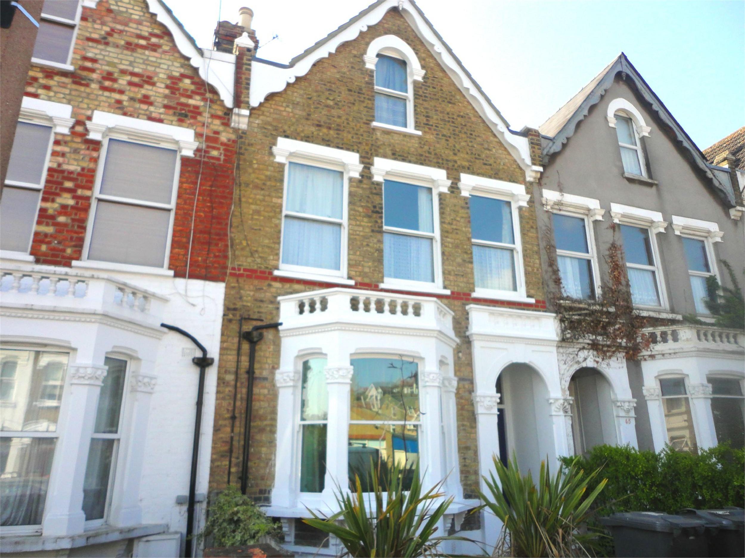 Ellis & Co Bounds Green 2 bedroom Flat SSTC in Myddleton Road, Bowes