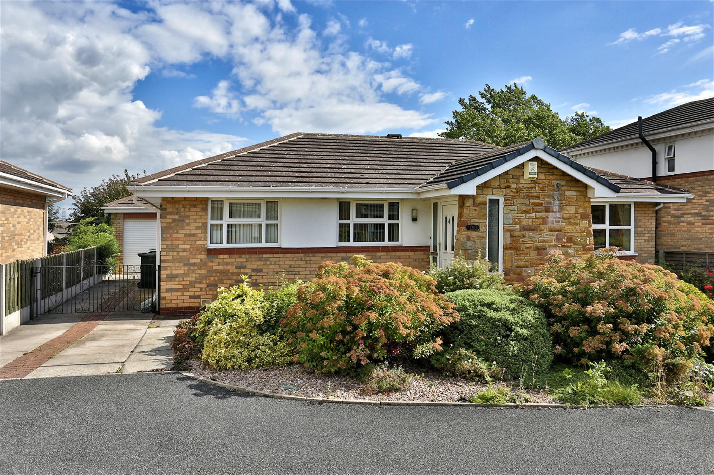 Whitegates Dewsbury 3 bedroom Detached Bungalow SSTC in Leith Court