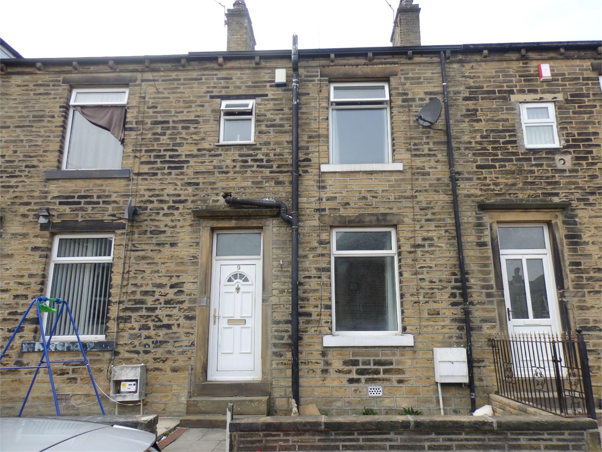 Whitegates Halifax 3 bedroom House SSTC in Rhondda Place, Halifax, West